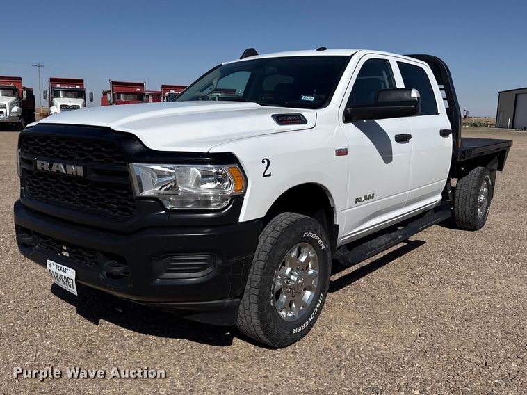 2019 Ram 2500 Ext. Cab flatbed pickup truck - FC2325