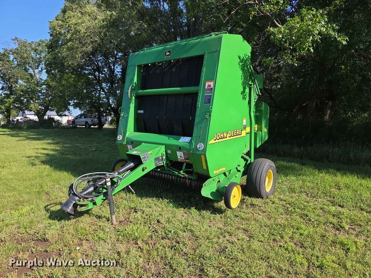 2001 John Deere 557  round baler - FH6145