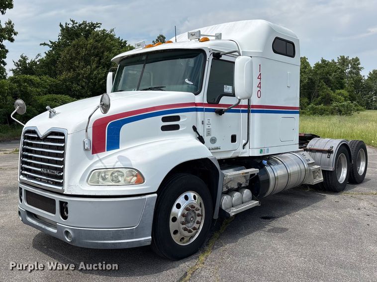 2015 Mack CXU semi truck - DV4349