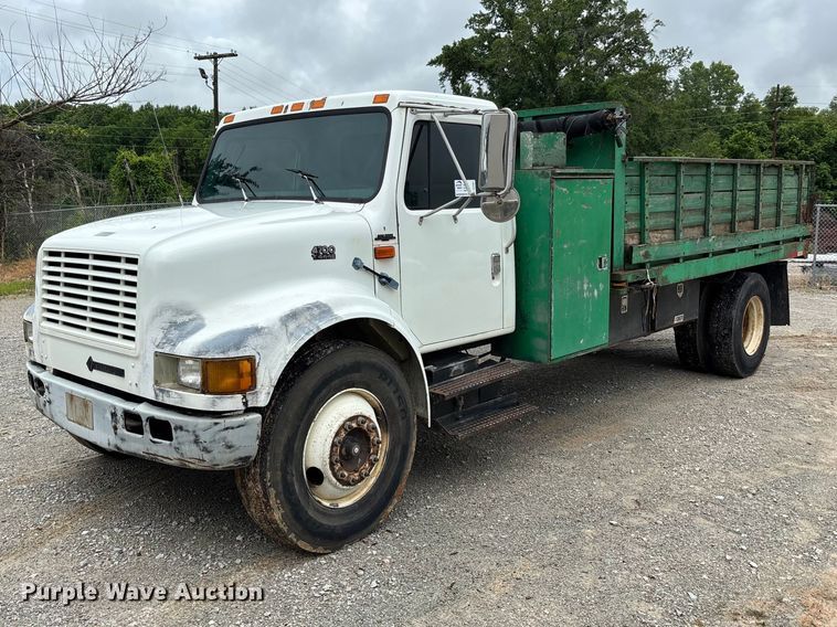 1998 International 4700 flatbed truck - DV4361