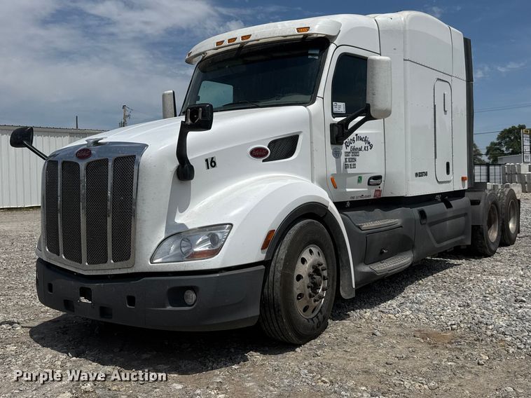 2016 Peterbilt 579 semi truck - DW6767