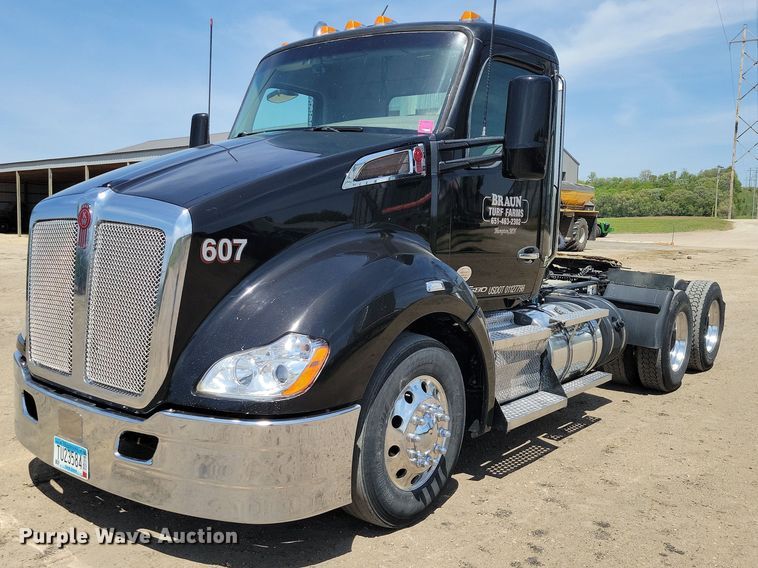 2018 Kenworth T680 semi truck - DZ7139