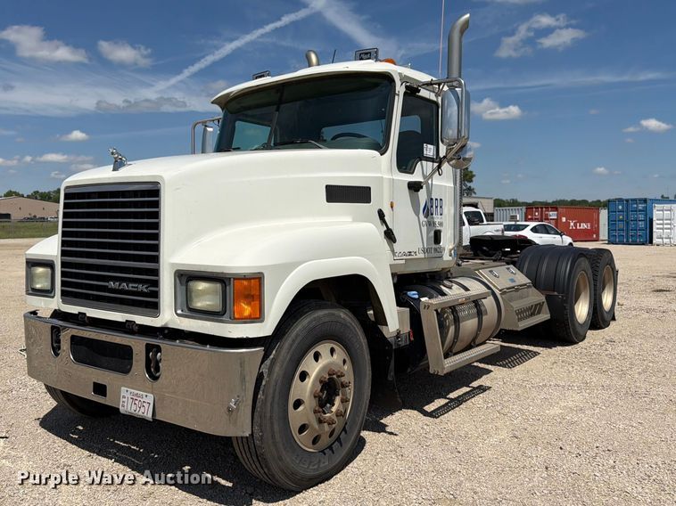 2015 Mack CHU613 semi truck - EA4919