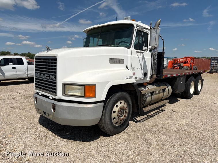 1999 Mack CH613 flatbed truck - EA4920