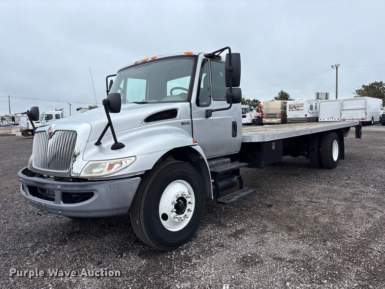 2015 International DuraStar 4300 flatbed truck - EG9099