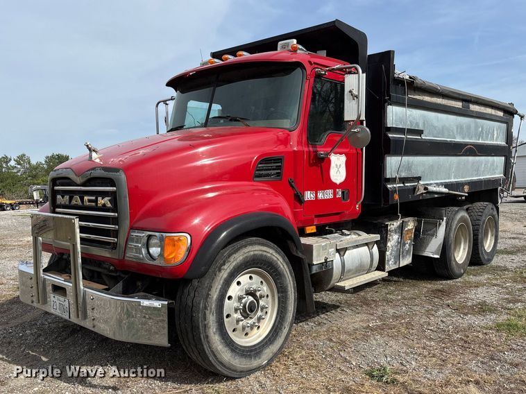 2004 Mack CV700 Series dump truck - EM0066
