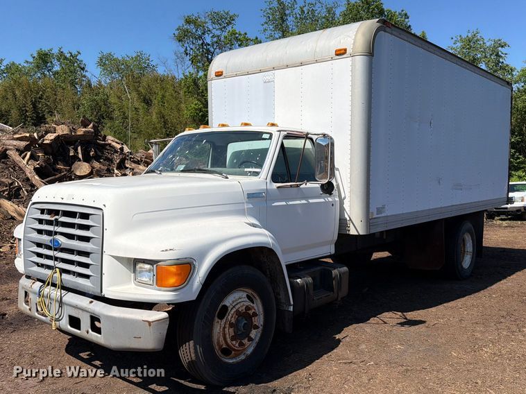 1995 Ford F800 box truck - EM0116