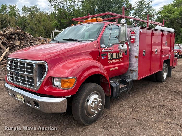 2003 Ford F650 utility / service truck - EM0122