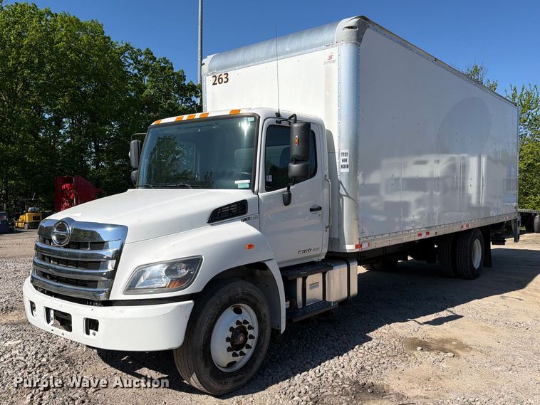 2020 Hino 268A box truck - EM0126