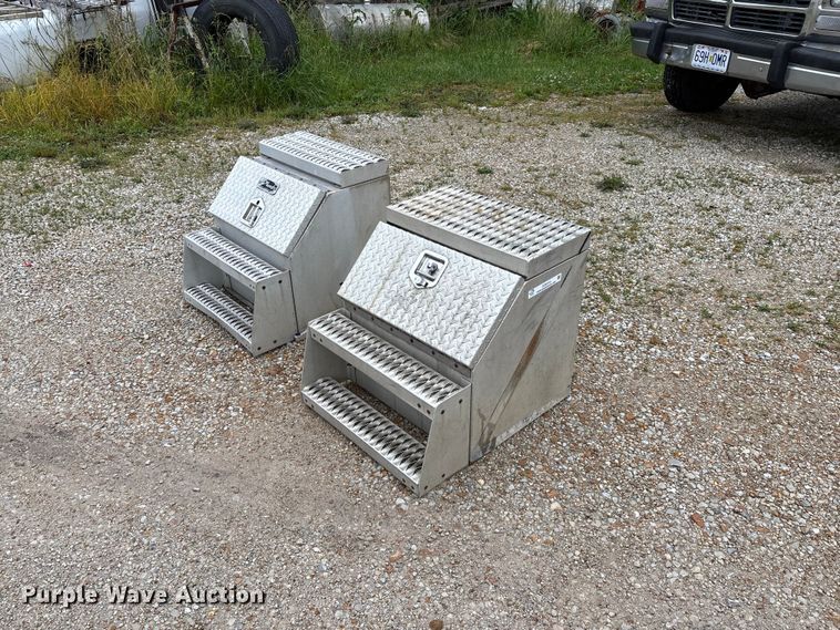 (2) truck steps - EO4313