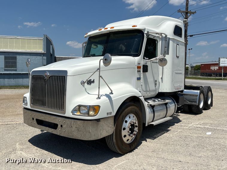 2006 International L9427 semi truck - EU0597