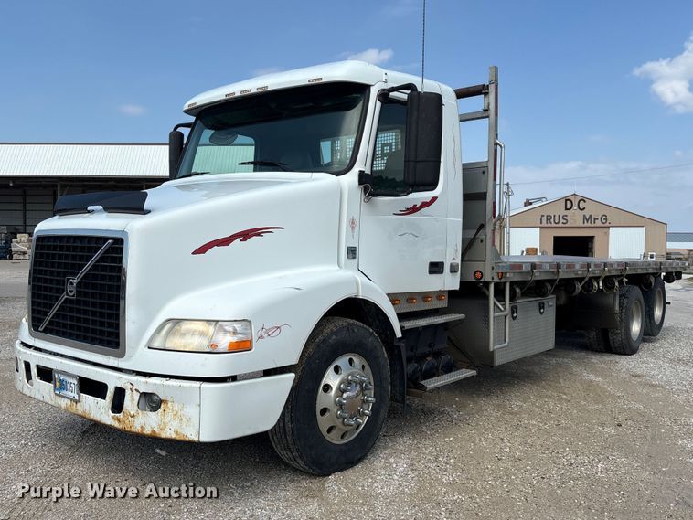 2009 Volvo VNM dump flatbed truck - EU0620