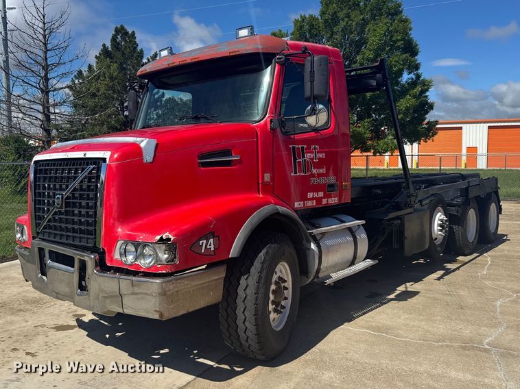 2006 Volvo  VHD roll-off container truck - FB7451