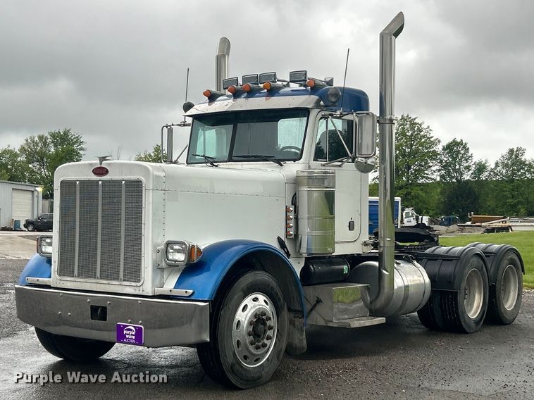2001 Peterbilt 379 semi truck - FC2570