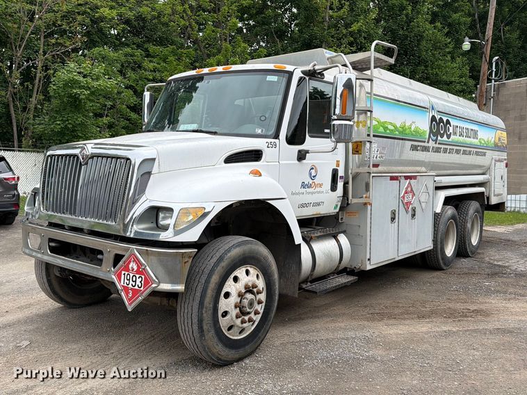 2006 International 7500 fuel truck - FC3100