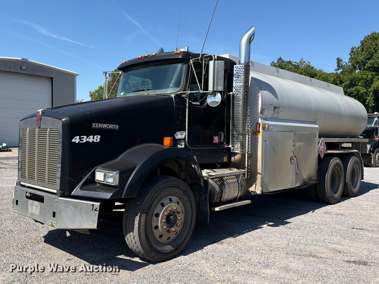 2009 Kenworth T800 fuel truck - FC3115