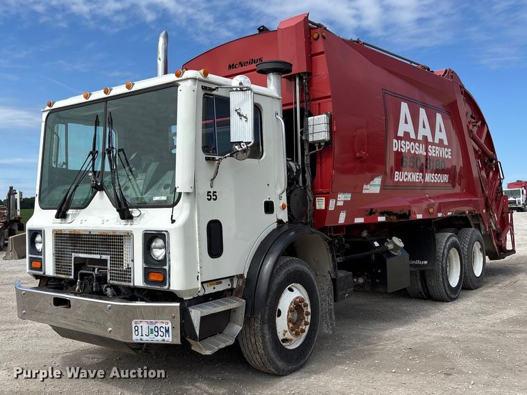 2006 Mack MR refuse truck - FC4683