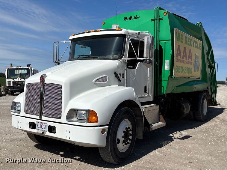 2006 Kenworth T300 refuse truck - FC4687