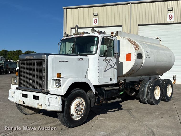 1987 GMC 9500 water truck - FC5737
