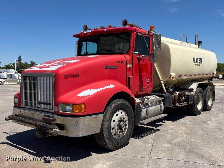 1996 International 9400 water truck - FC5753