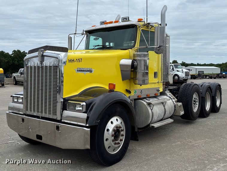 2000 Kenworth W900 semi truck - FC5800