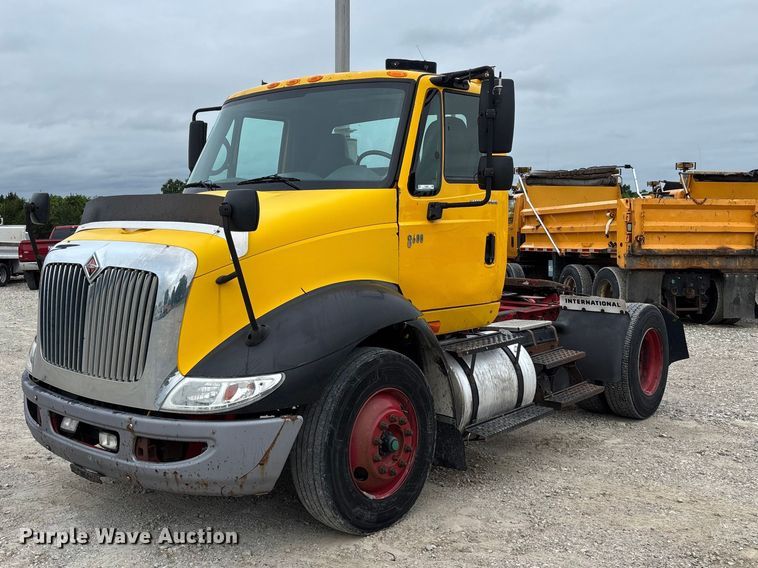 2007 International 8600 semi truck - FC5808