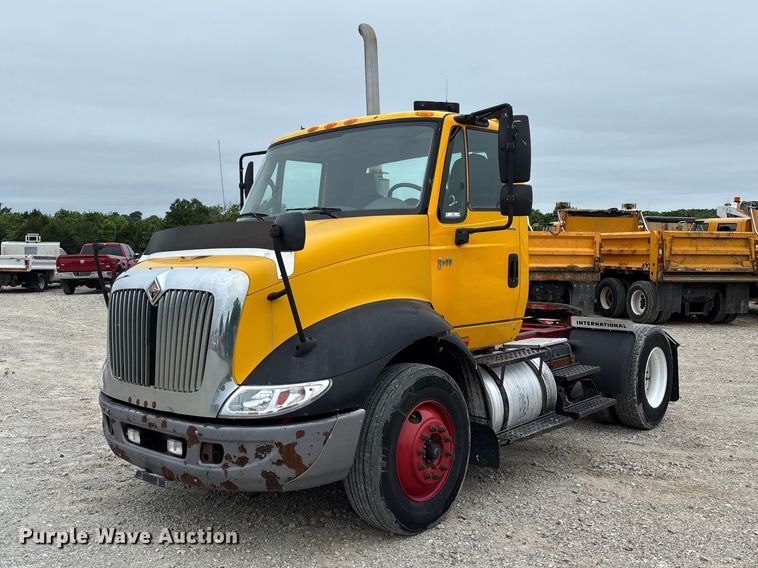 2007 International 8600 semi truck - FC5809