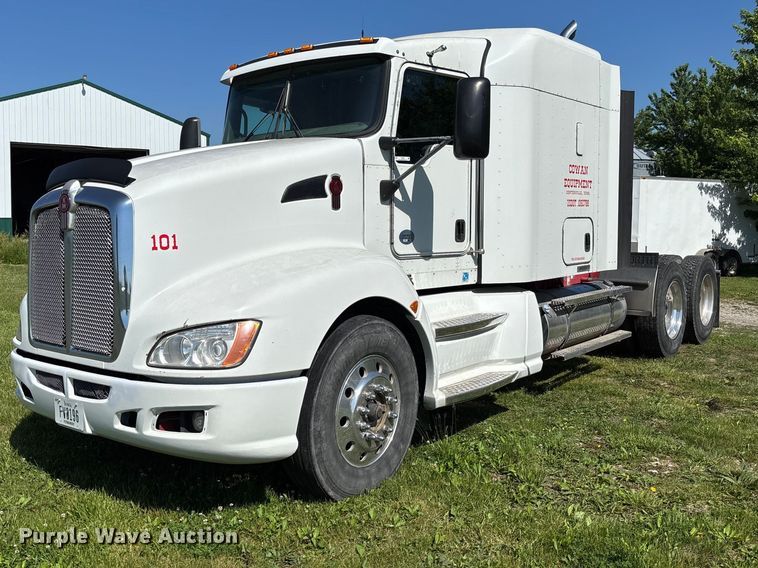 2013 Kenworth T660 semi truck - FC5854