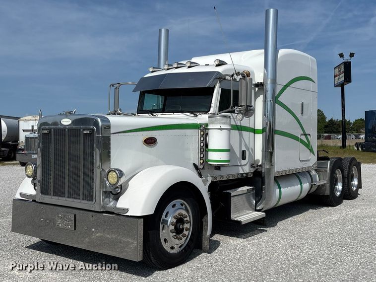 2005 Peterbilt 379 semi truck - FG0373