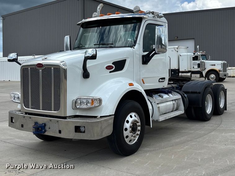 2016 Peterbilt 567 semi truck - FG0423