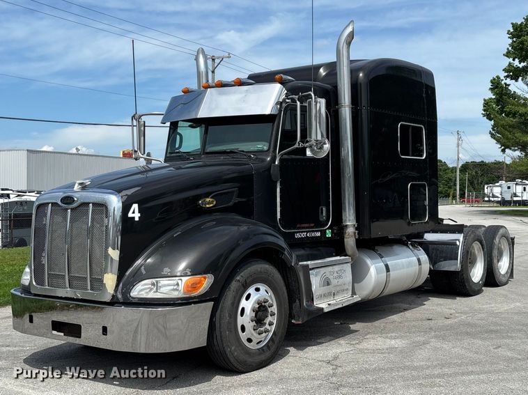 2007 Peterbilt 386 semi truck - FG0428