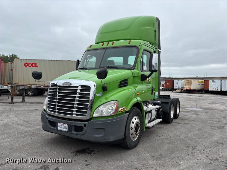 2017 Freightliner Cascadia semi truck - FH7148