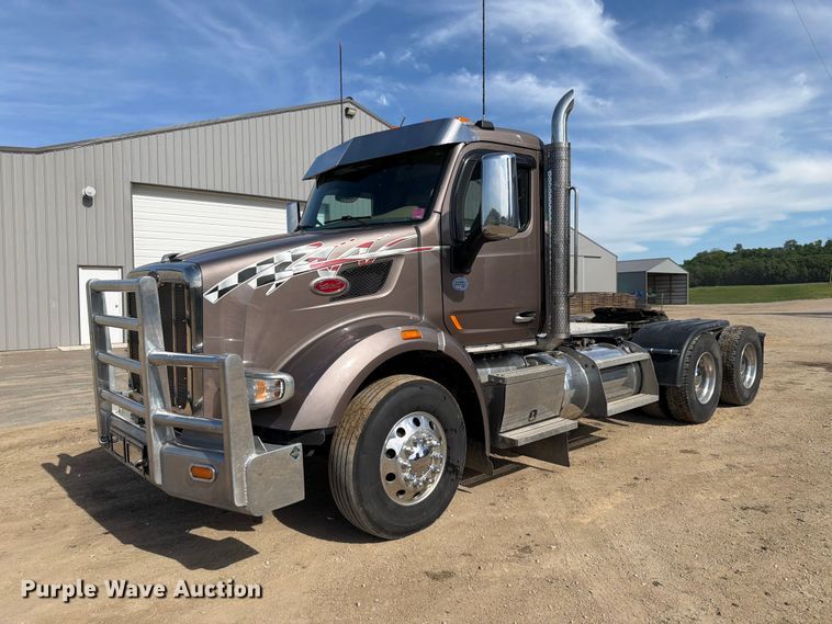 2016 Peterbilt 567 semi truck - FK0194