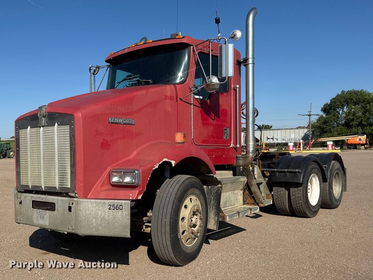 2000 Kenworth T800 semi truck - NA9364