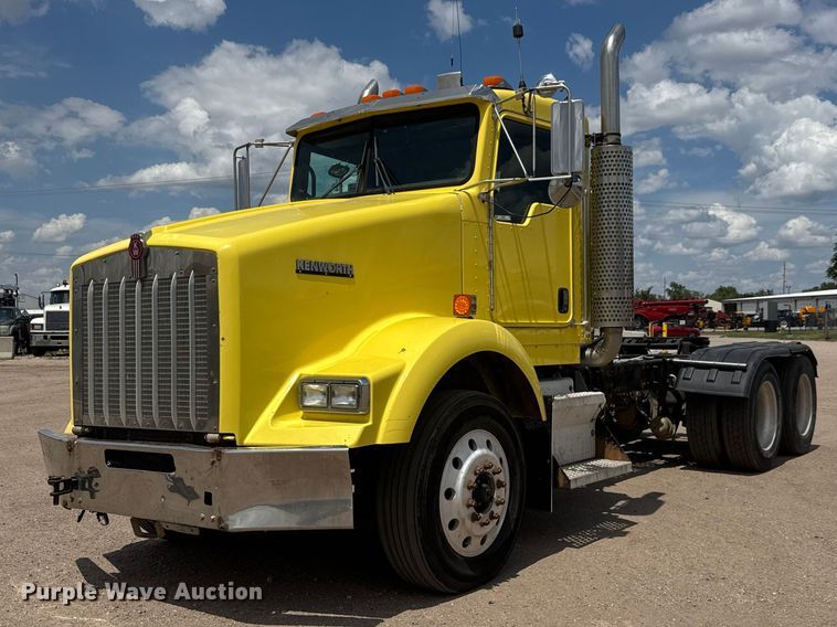 2006 Kenworth T802 semi truck - NA9373