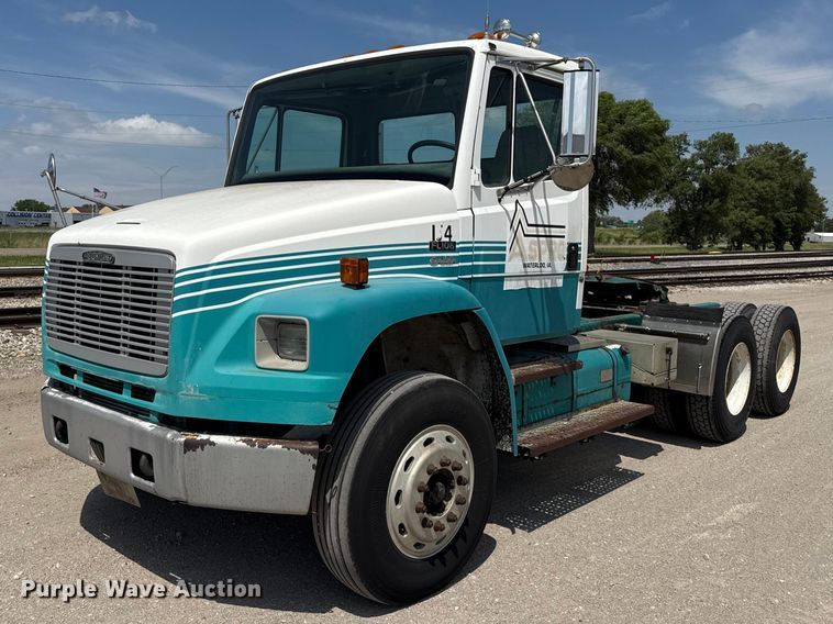 1995 Freightliner FL106 semi truck - ND9485