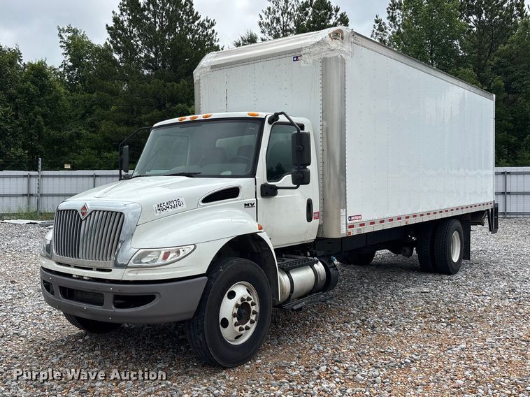2020 International MV607 box truck - YA2901