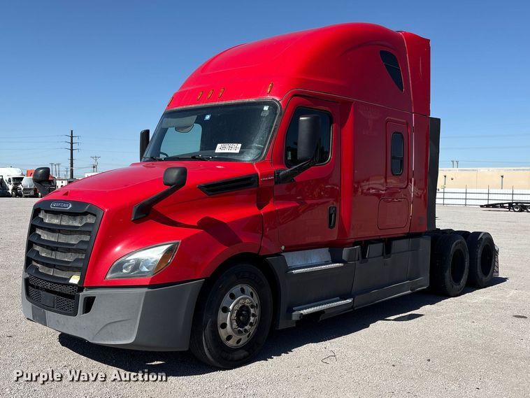 2019 Freightliner Cascadia semi truck - YA3257