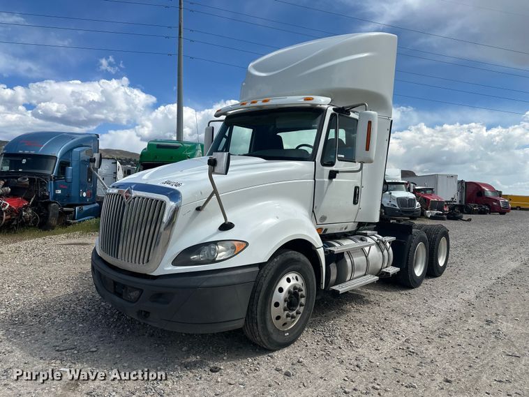 2016 International ProStar Plus semi truck - YA3319