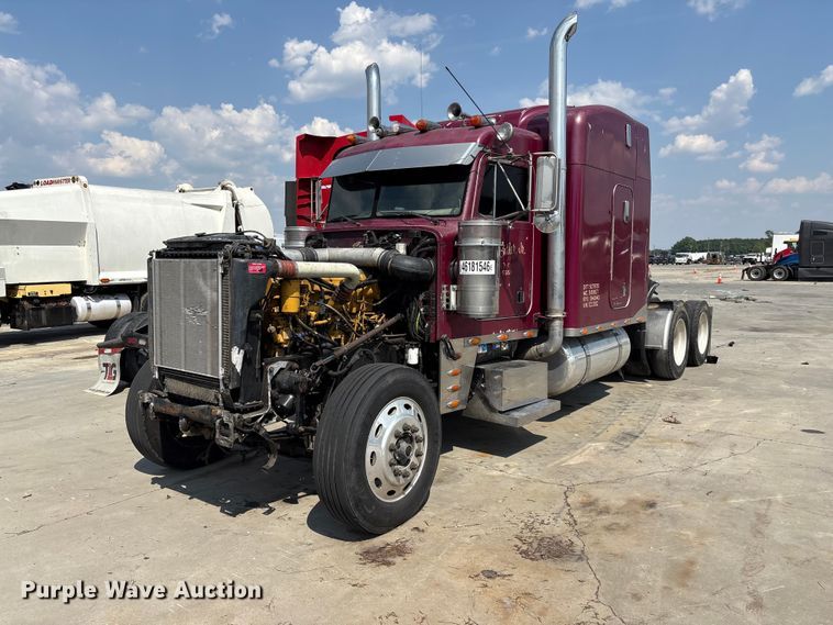 2000 Peterbilt 379 semi truck - YA3342