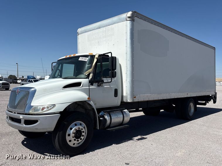 2019 International 4300 box truck - YA3419