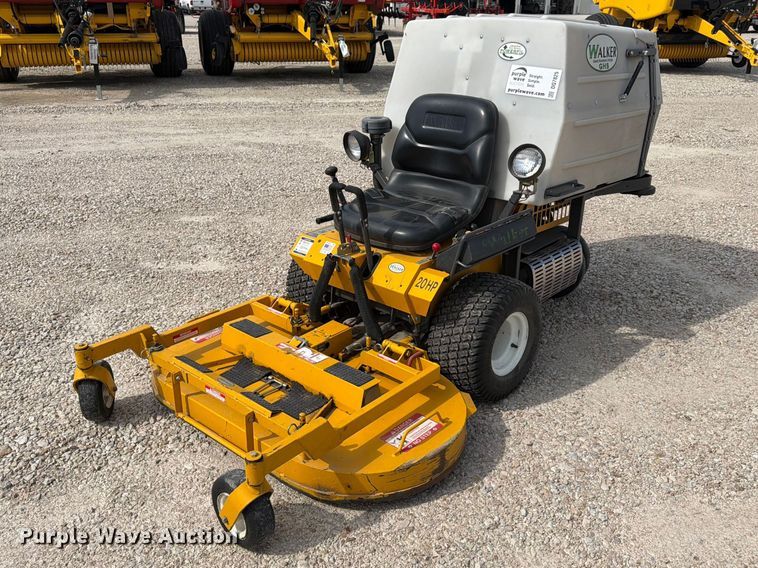 2001 Walker MFG Co. MTGHS ZTR lawn mower - DQ7825