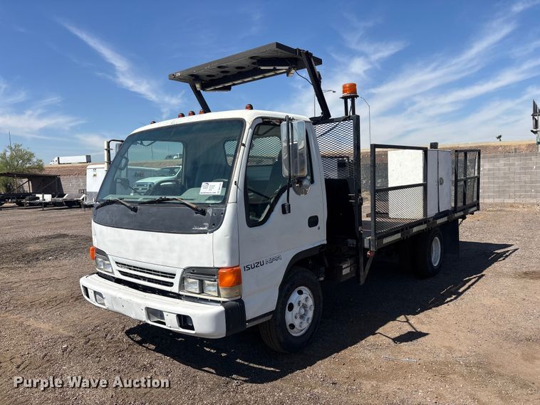 1999 Isuzu NPR flatbed truck - DW1297