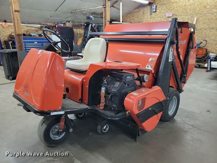 2002 Smithco Sweep Star 60 sweeper - DZ7142
