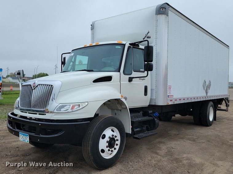 2019 International 4300 box truck - DZ7145