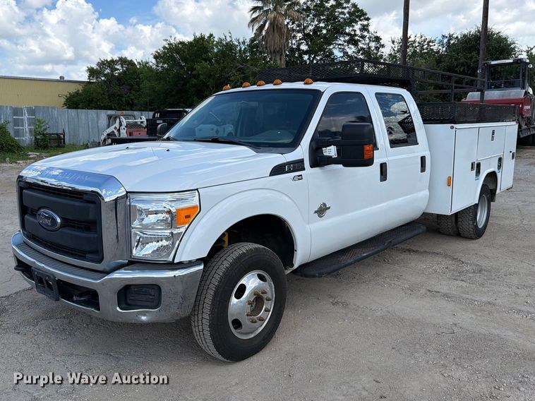 2015 Ford F350 Super Duty Crew Cab utility bed pickup truck - ED5297