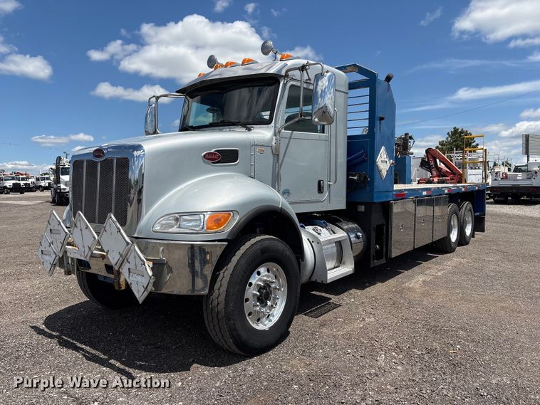 2017 Peterbilt 348 flatbed truck - EG9065