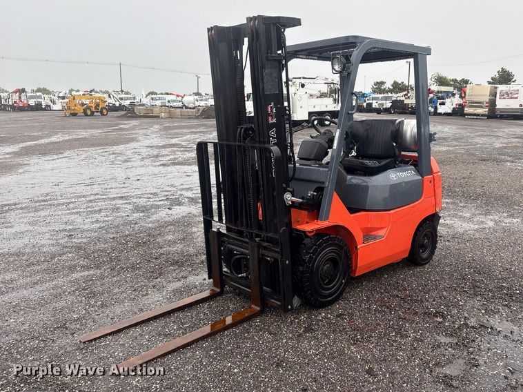 2002 Toyota 7FGU15 forklift - EG9113