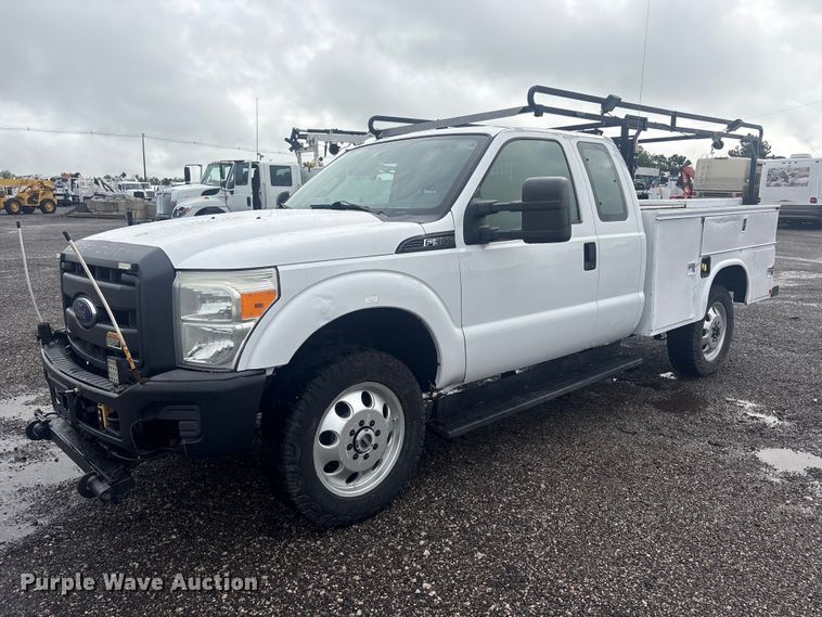 2015 Ford F350 Super Duty Ext. Cab utility bed pickup truck - EG9114