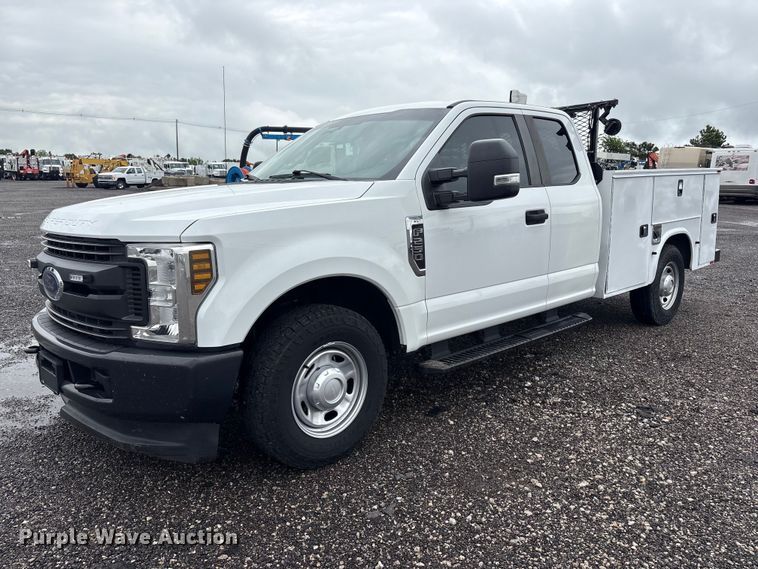 2019 Ford F250 Super Duty Ext. Cab utility bed pickup truck - EG9116